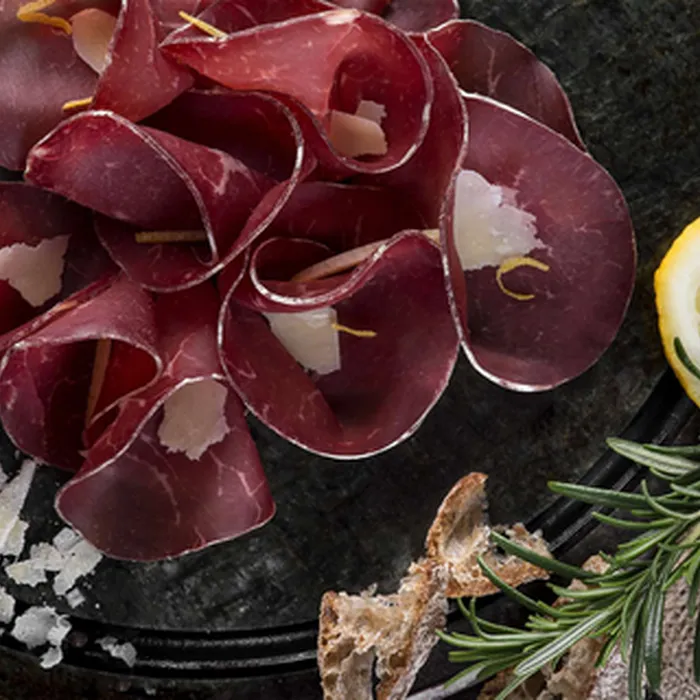 bresaola a fette pronta da degustare